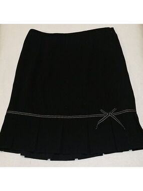 DRAMA BLACK PLEATED SKIRT WITH BOW- SIZE 6